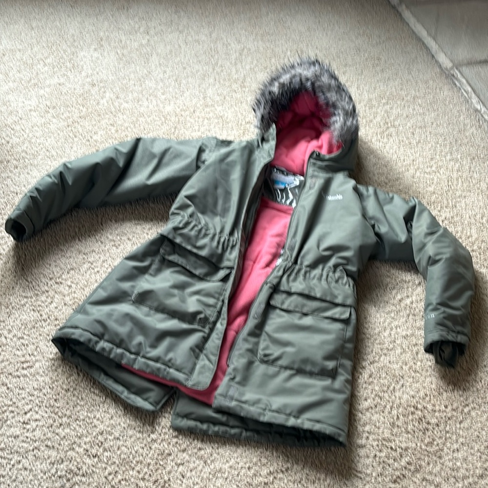 Girls Columbia Winter Coat. Water resistant.  Omni Heat Reflective Interior